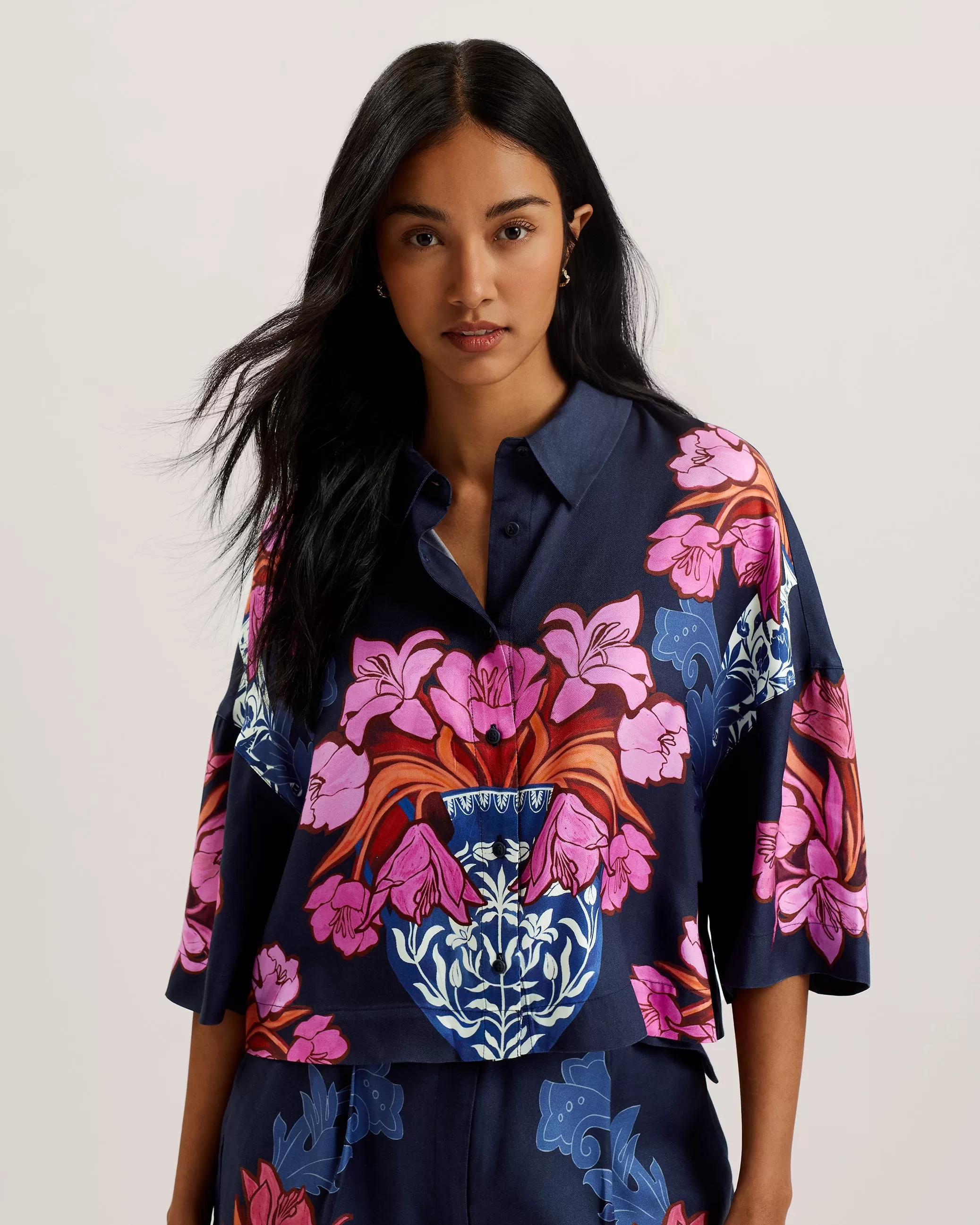 Akaii Short Sleeve Printed Boxy Cropped Shirt Navy